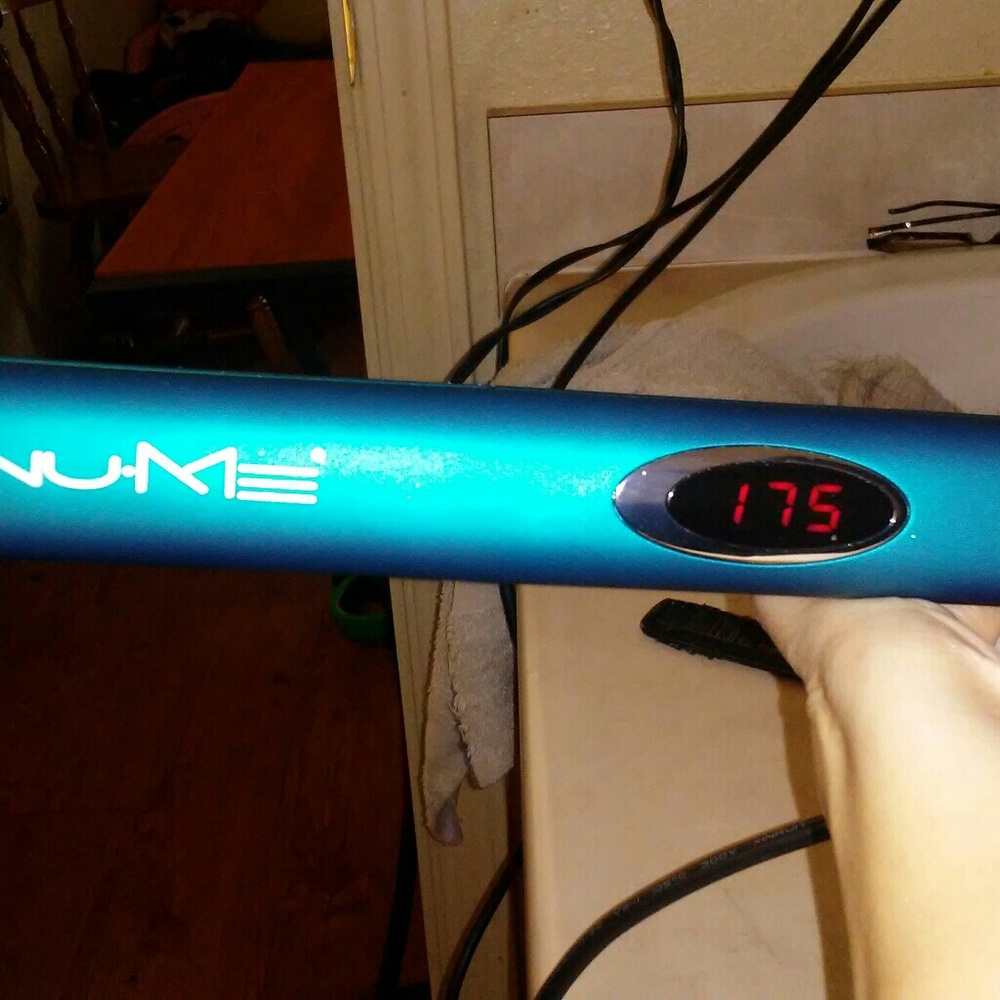 Brand new nume megastar flat iron